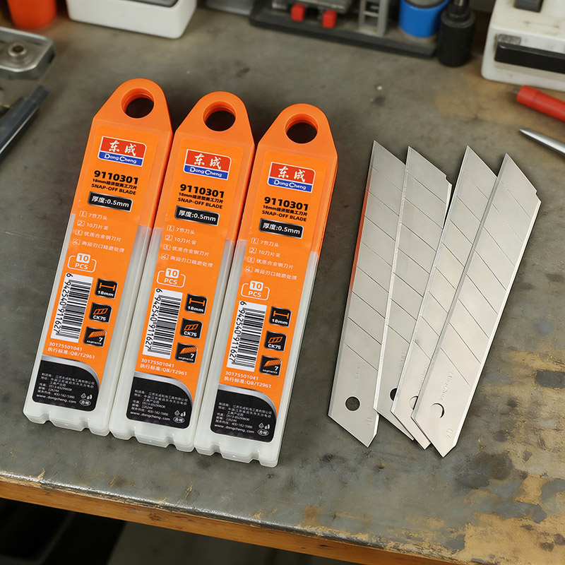 Heavy Equipment Blade - CK75 Staal Utility Mesjes 18mm 60